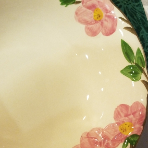 9" round vegetable dish, Franciscan Desert rose - Picture 5 of 7